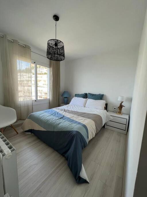 Les Pieds Dans L'Eau, La Tete Dans Les Nuages, Roses Apartment Bagian luar foto