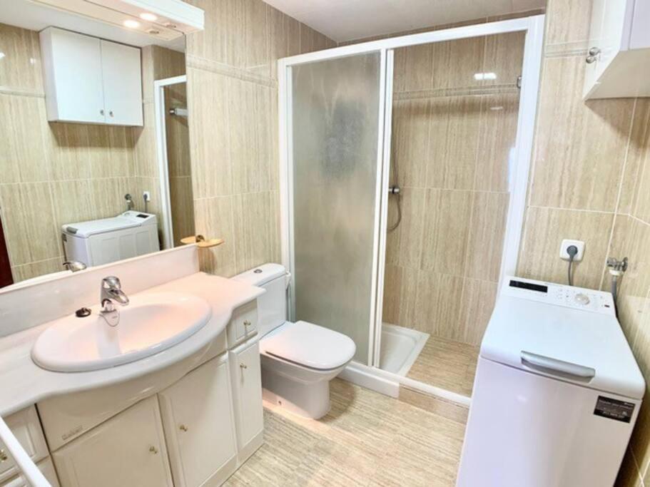 Les Pieds Dans L'Eau, La Tete Dans Les Nuages, Roses Apartment Bagian luar foto