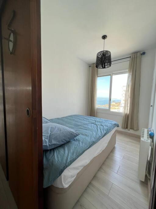 Les Pieds Dans L'Eau, La Tete Dans Les Nuages, Roses Apartment Bagian luar foto