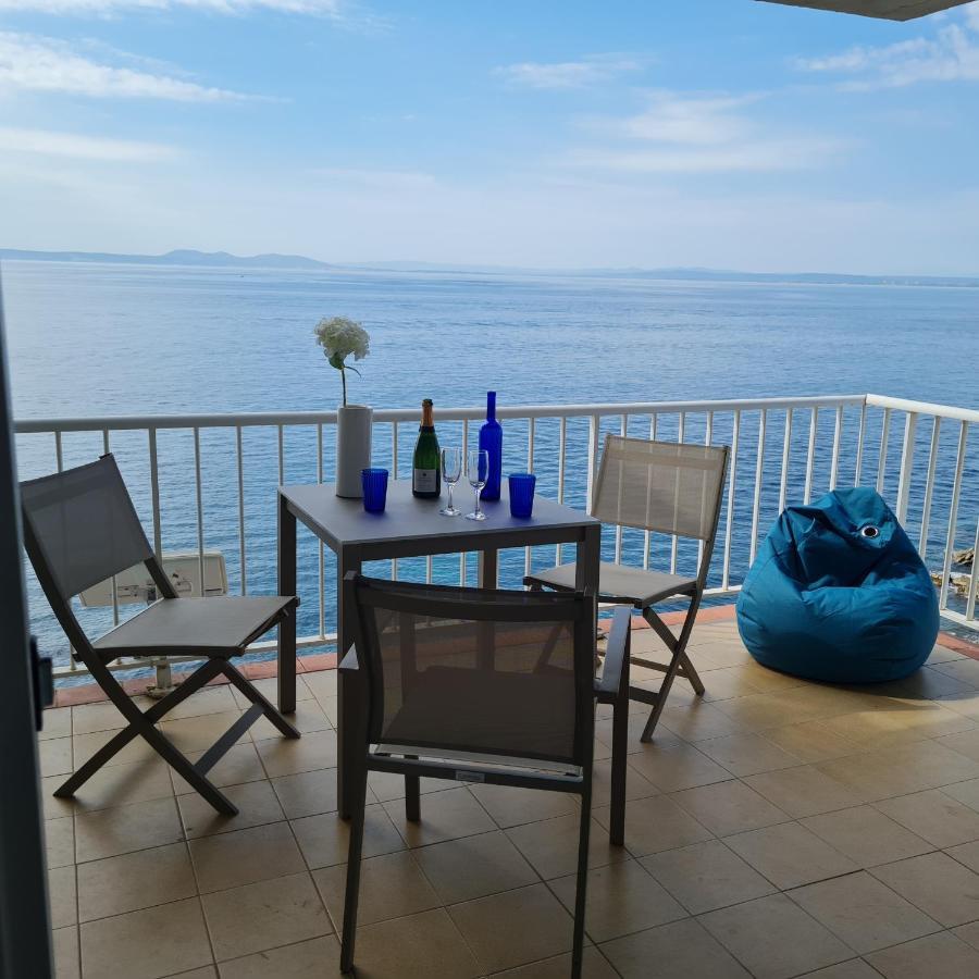 Les Pieds Dans L'Eau, La Tete Dans Les Nuages, Roses Apartment Bagian luar foto