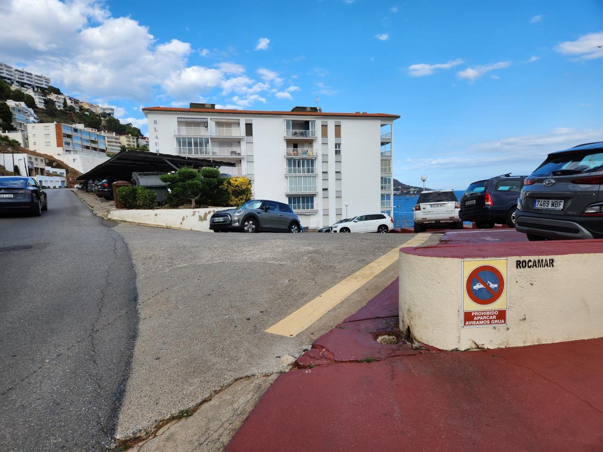 Les Pieds Dans L'Eau, La Tete Dans Les Nuages, Roses Apartment Bagian luar foto